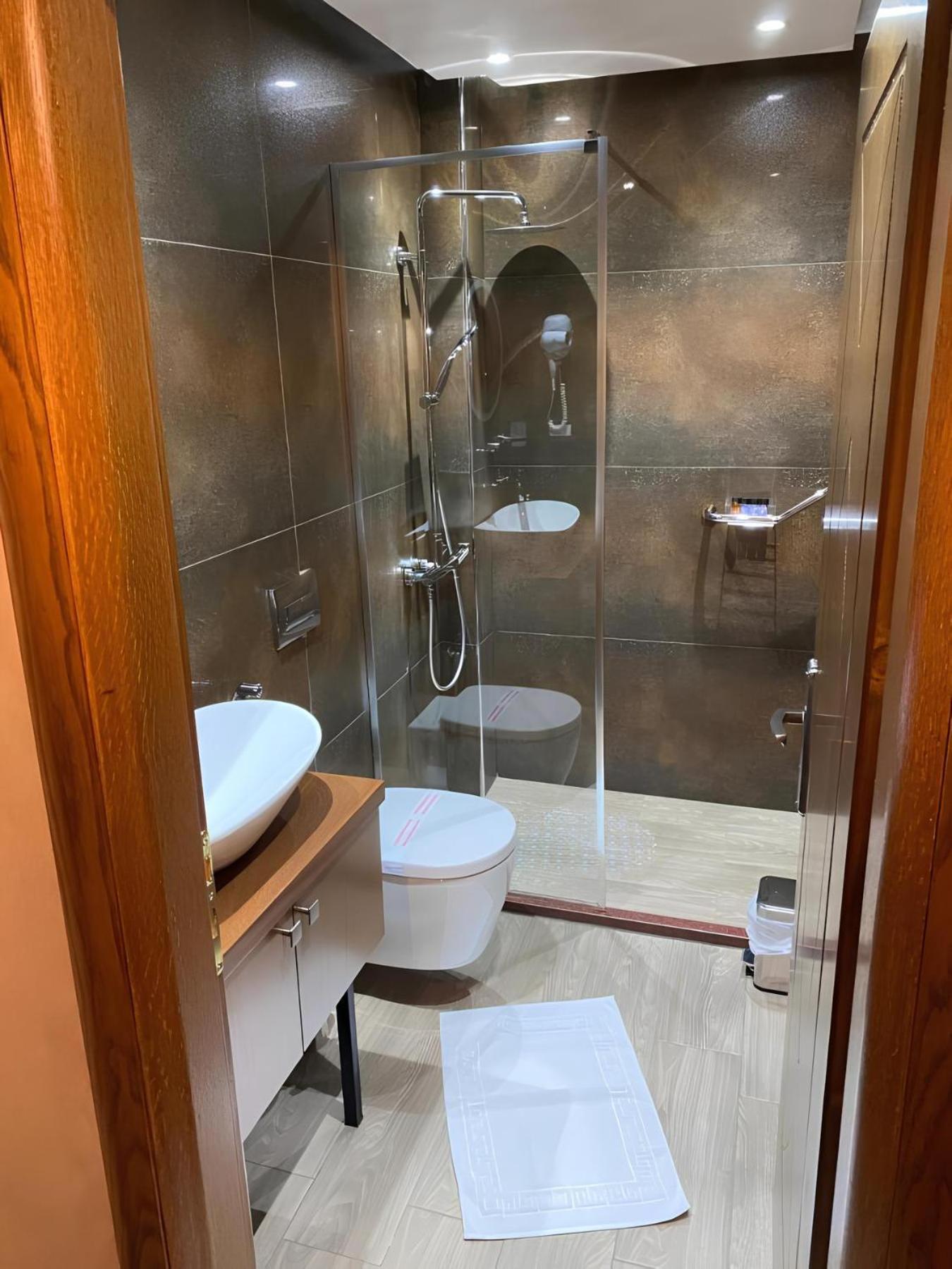 Hotel The First Αργυρόκαστρο Εξωτερικό φωτογραφία