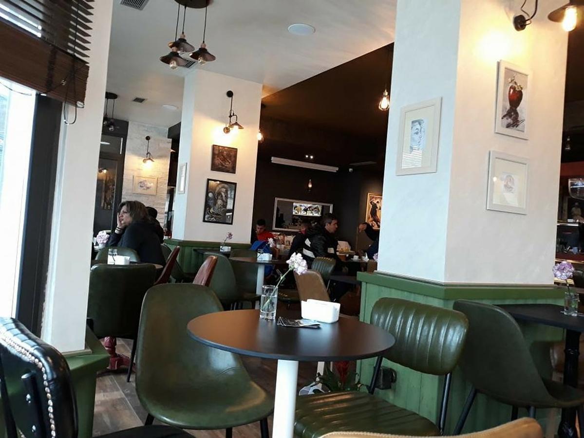 Hotel The First Αργυρόκαστρο Εξωτερικό φωτογραφία